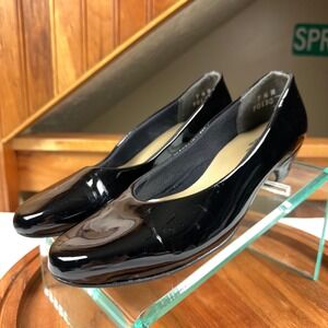 Capps Uniform Footwear Black Patent Leather Low Heel Pumps Womens 7.5 M USA Made